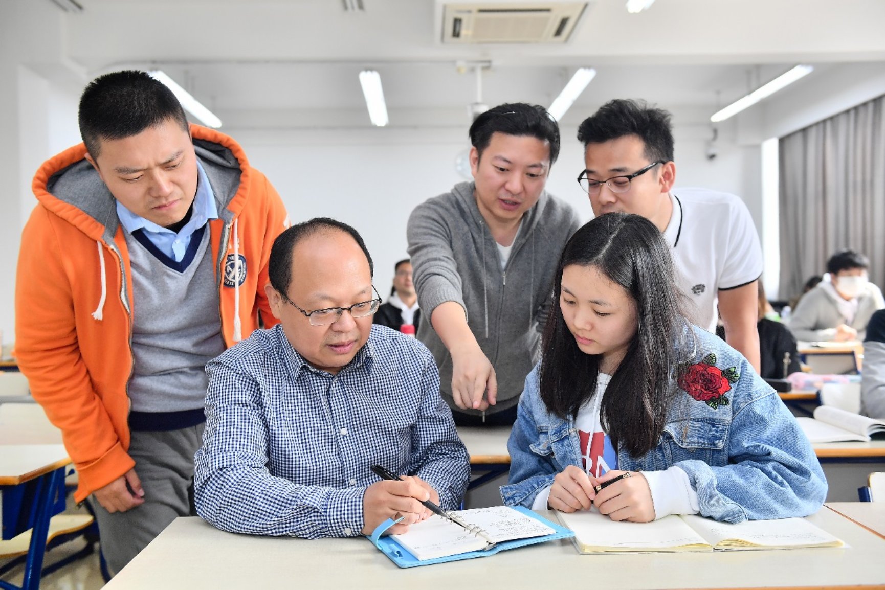 D:\课题申报研究与评奖\北京市教学名师\北京市教学名师\崔学刚申报材料\崔学刚-最终申报材料\崔学刚-最终申报材料\766全讯白菜网-崔学刚-照片2.jpg